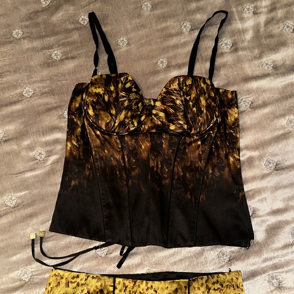 Marciano by Guess Black & Gold Matching Set-Corset (size S/P) & Skirt (size 2) - Picture 4 of 12